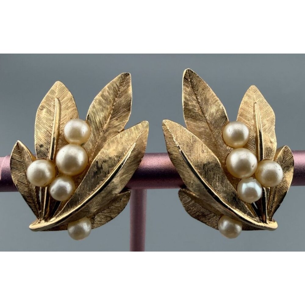 Vintage Trifari Earrings Brushed Gold Tone Leaf Faux Pearl Clip Signed 1 1/8"